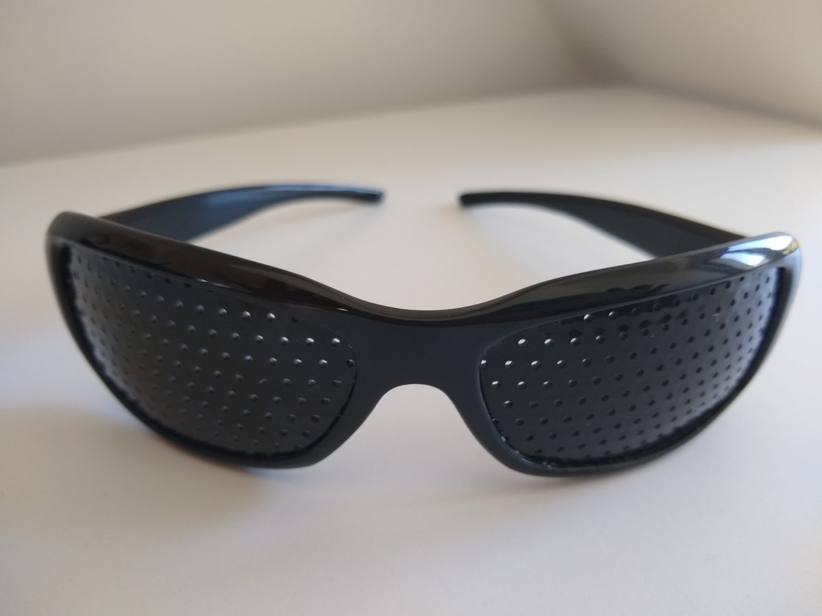 Lunettes à trous pour vous aider à voir plus clair